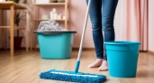 Начала мыть полы соленой водой — и вся семья заметила перемены: для чего добавлять соль в воду при уборке