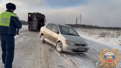 В Иркутской области авто с матерью и ребенком перевернулось из-за ураганного ветра