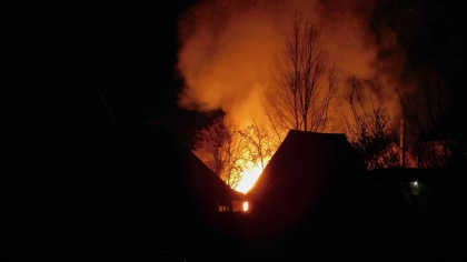 В Иркутской области мужчина поджег дом с женщиной внутри